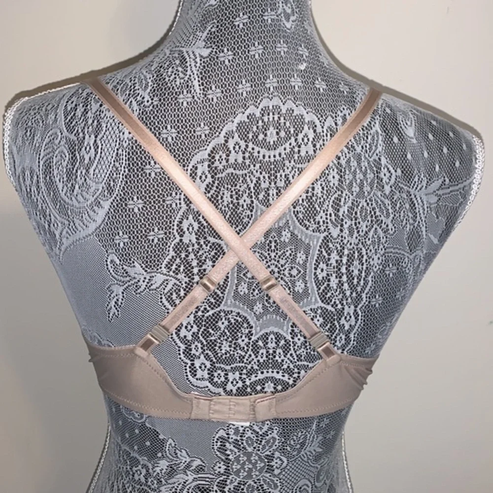 Vassarette beige convertible straps underwire‎ bra.  Lightly padded. Size 34B.